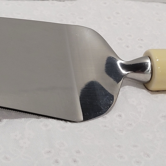 Fiesta Ivory ceramic handled pie cake lifter utensil server - Picture 4 of 11